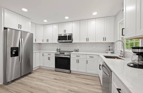 Decatur House | Welcome to Casa Blanca (4 bedroom Luxury Home)