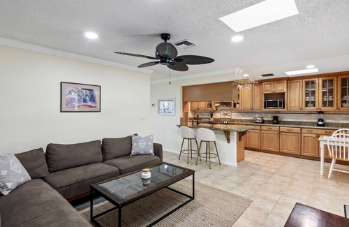 Florida Ridge House | Welcome to Casa Del Jardin. You very own private sanctuary with heated pool.