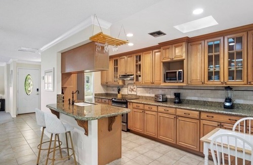 Florida Ridge House | Welcome to Casa Del Jardin. You very own private sanctuary with heated pool.