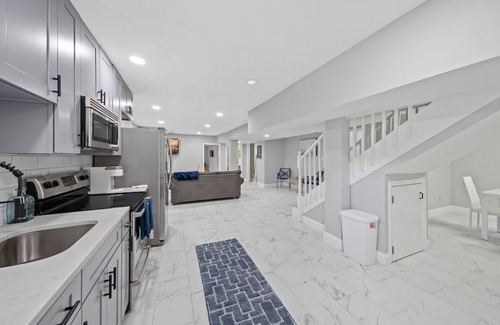 Arnold House | Welcome to Coastal Escape Arnold! This unit is located in the lower level of the home