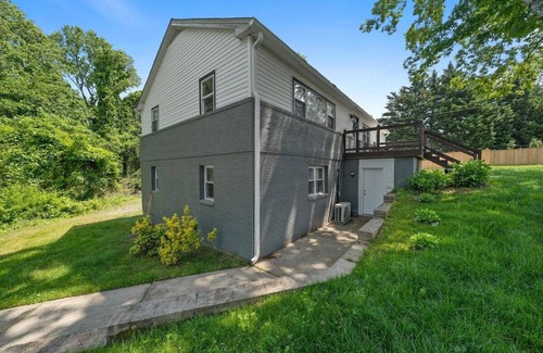 Arnold House | Welcome to Coastal Escape Arnold! This unit is located in the lower level of the home