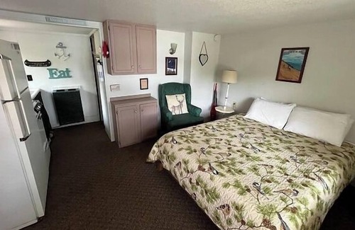 Gaylord Cabin | Welcome to Cottage 7 at Heart Lake Resort!