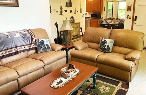 Blairsville Cabin | Welcome to Deer Ridge! Dog Friendly, 2 Bedroom and 2 Bath - sleeps 6.