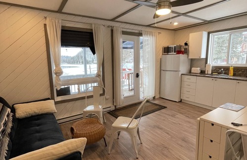 Northfield Cottage | Welcome to fishing paradise, located on formerly Whitefish Lodge in Gracefield