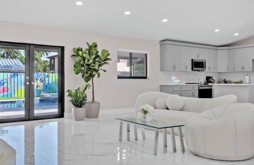West Perrine House | Welcome to FORGET~ME~NOT VILLA , a sanctuary to unwind in a heated pool.