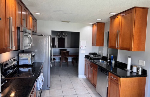 San Carlos Park House | Welcome to J’s Place