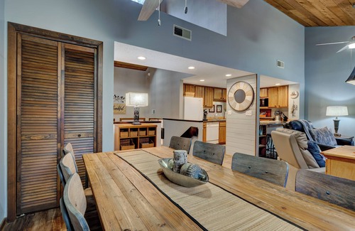 Sapphire Condo | Welcome to Lake View Villa Condo!