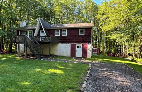Pocono Lake House | Welcome to Laugh S’more Retreat! A newly renovated, Getaway in Arrowhead Lake.