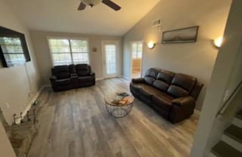 Thomasville House | Welcome to Luxury at the Lake Side B