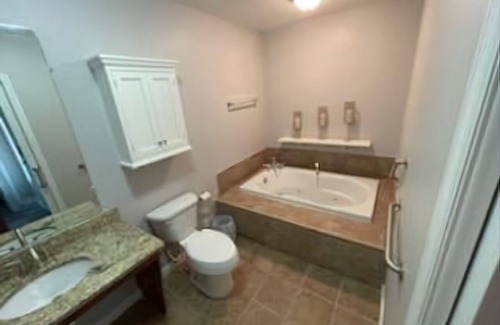 Thomasville House | Welcome to Luxury at the Lake Side B