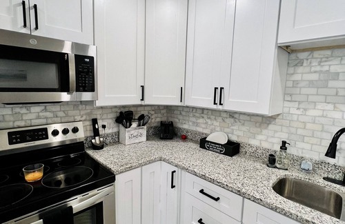 Brandon House | Welcome to Mindelo Oasis, your Florida pool house vacation home!