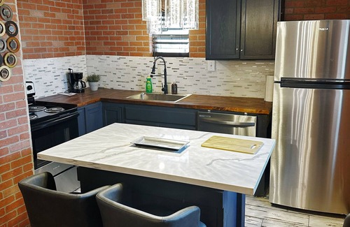Galveston Cottage | Welcome to Neptune's Cottage: Your Serene beach scape in Galveston, Texas!