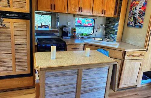Arroyo Hondo House | Welcome to Nirvana, our completely remodeled Caravan