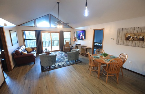 Murphy Cabin | Welcome to our Cabin! Forget your worries in this recently updated place.