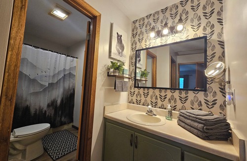 Murphy Cabin | Welcome to our Cabin! Forget your worries in this recently updated place.