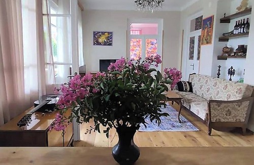 Sighnaghi House | Welcome to our cozy house with a breathtaking view of the mountains.