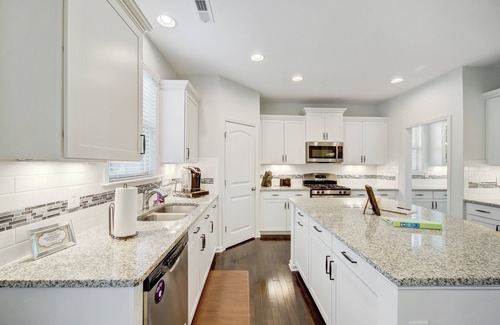 Durham House | Welcome to our Legendary Urban Villas! Within 10 minutes to anything in the RDU