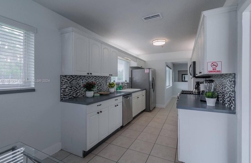 Golden Glades House | "Welcome to our retreat! and “Enjoy a 15% discount when you rent for a week!”
