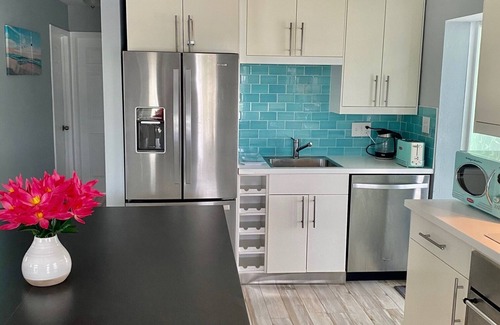 Naples Park House | Welcome to our Veteran Owned Beach House
