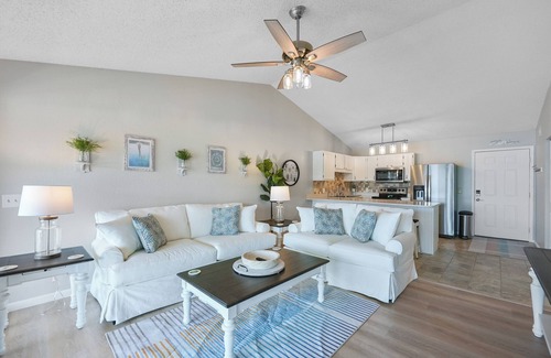 Osage Beach Condo | Welcome to Paradise! Heart of the Lake-Boat slip-Wtrfrt Pool-VERY CLEAN!