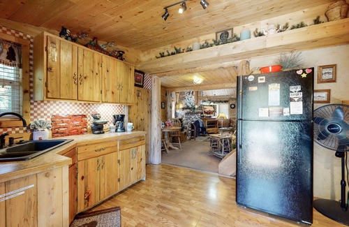 Drake Cabin | Welcome to riverfront paradise at Annie's Mountain Retreat!
