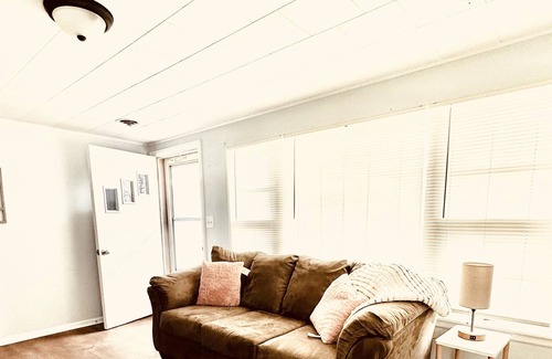 Hamilton Apartment | Welcome to Rose-Quilt Town, USA!