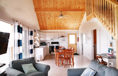 Maximeville Cottage | Welcome to Sand Dollar Beach House!