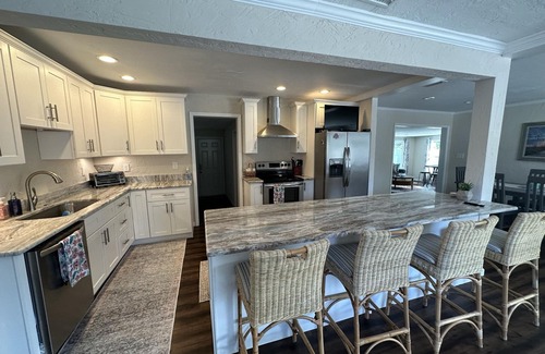 Park East House | Welcome to Sarasota! Indulge in a stress-free getaway at this turnkey rental property