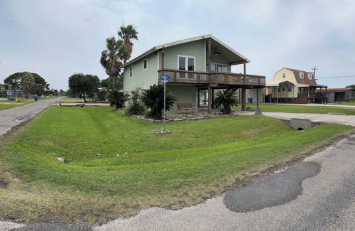 Port O Connor House | Welcome to Sunset Chateau! This split level 4/2 house close to the beach!