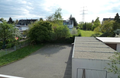 Wallersheim Apartment | Welcome to the apartment house evening sun