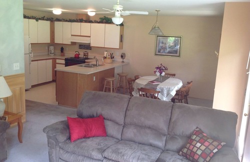 Downtown Leavenworth Condo | Welcome to the Bean's Pod :-)