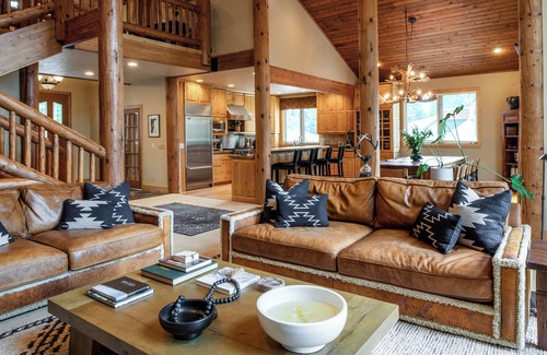 Park Meadows House | Welcome to the Bees Together Lodge