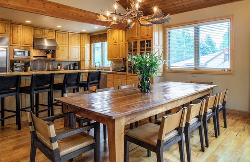 Park Meadows House | Welcome to the Bees Together Lodge