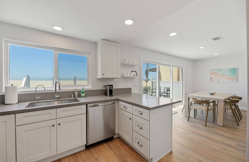 Hollywood Beach Cottage | Welcome to the cutest oceanfront beach cottage!