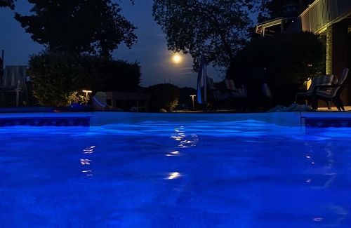 Belmont House | Welcome to The Fountain of Young - Heated Pool & Private Beach