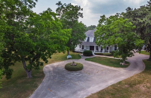 Long Beach House | Welcome to the Graceful Oaks!
