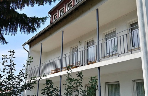 Kesselheim Apartment | Welcome to the GUEST HOUSE - KOBLENZ apartment on the upper floor