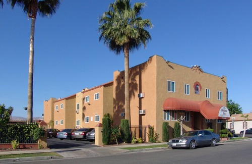 Taft House | Welcome to the Holland Inn Suites double room with King Bed