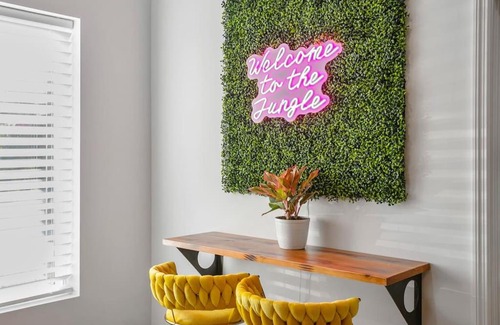 Maxwell House | Welcome to the Jungle NEW 4bd Suite in East Nash