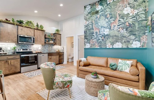 Greenwood Apartment | Welcome to the Jungle. . . .