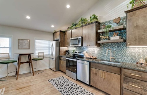Greenwood Apartment | Welcome to the Jungle. . . .