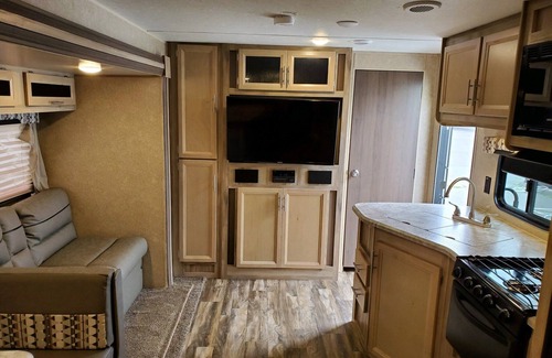 Laurel RV Rental | Welcome to “The Last Resort” 2019 29 ft Coachman Catalina
