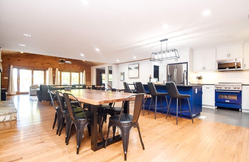 Mount Mourne Cabin | Welcome to the Lodge at Greenbay - Sandy Beach & Amazing Sunset Views!