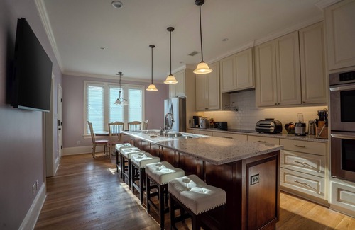 Southwest Raleigh House | Welcome to The Oaks @ The Oberlin Palais . . . Your Luxury, Fun & Comfort Destination—Golf-Theatre-Fire Pit—in the Heart of Raleigh!