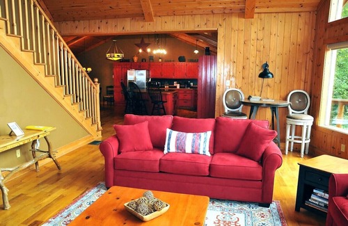 Clarkesville Cabin | Welcome to the Red Star Lodge near Helen, Georgia, a friends and family retreat!