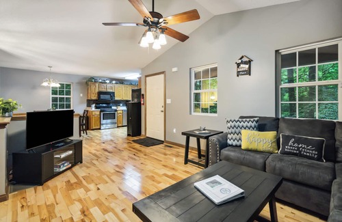 Sloans Valley Cabin | Welcome to “The Retreat on the Hill” – Your Peaceful Lakeside Getaway