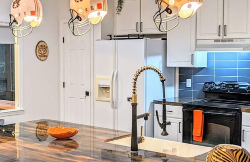 Lee County House | Welcome to The TIGERDEN, your Auburn University retreat located just 20 minutes from Auburn!