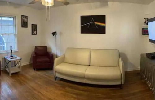 Glasgow Apartment | Welcome to The Vinyl Tap! apt 3