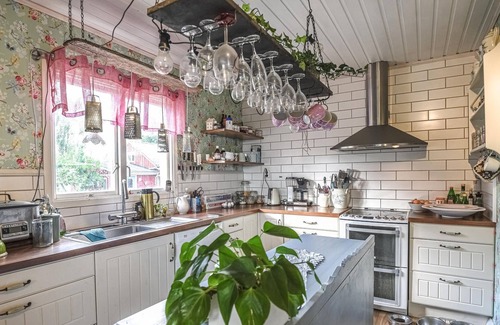 Vara House | Welcome to this beautiful family house with garden and spacious terrace.
