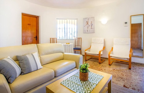 El Albir House | Welcome to this urban villa, located in a quiet residential area in L?Albir, an excellent base for a